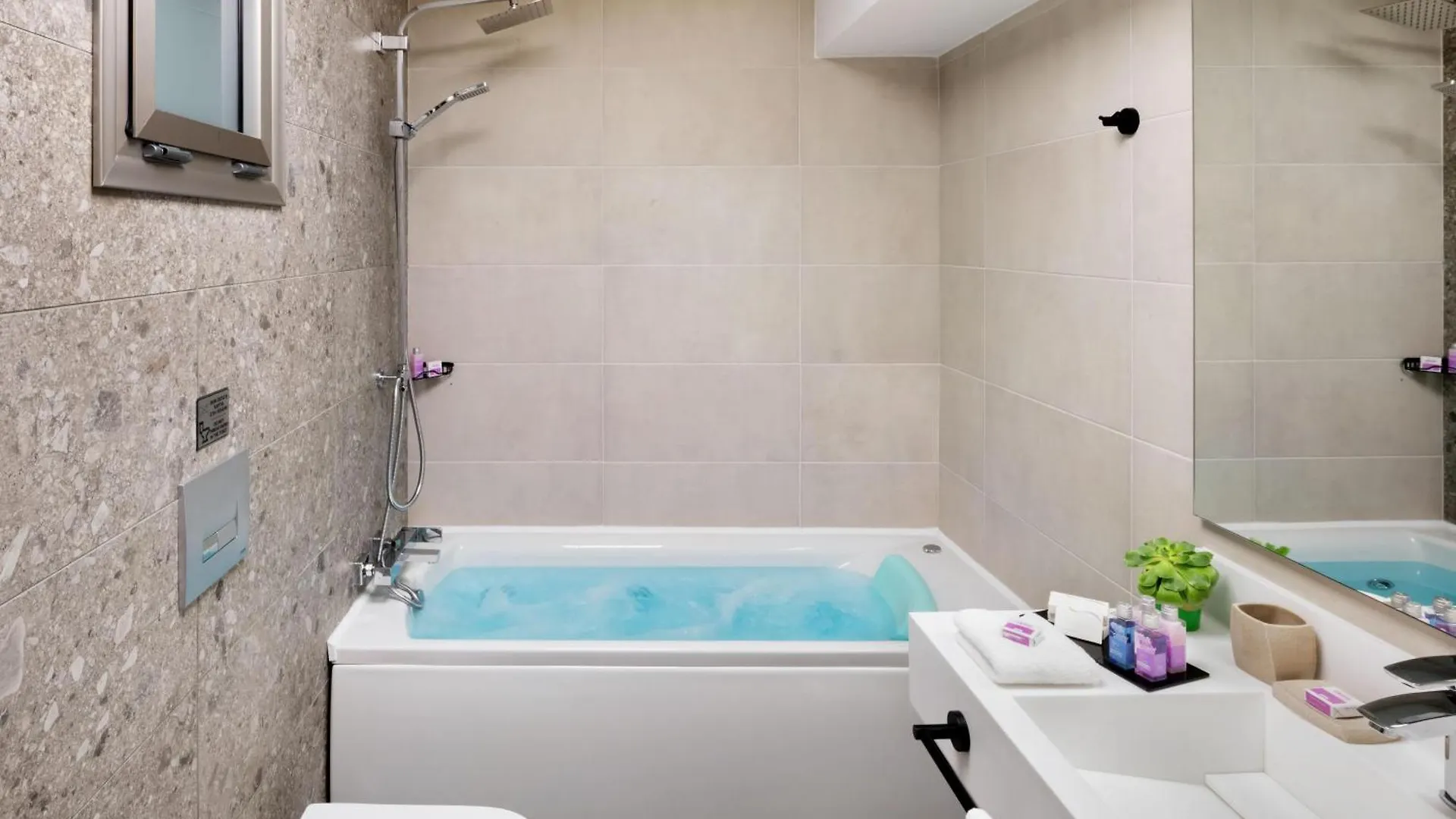 Resort Blue Dolphin Hotel Metamorfosi
